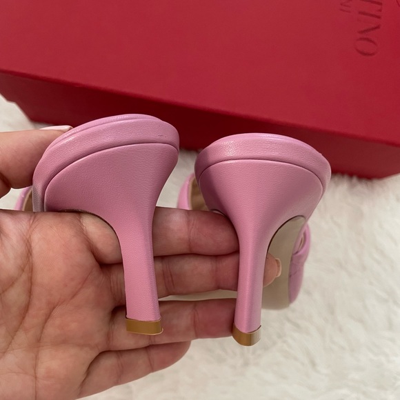 Valentino Garavani Roman Stud slide sandal in nappa quilted leather - Picture 5 of 10